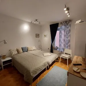 https://apartment-yes.hotelinzadar.com