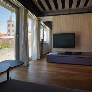 https://apartment-f.hotelinzadar.com