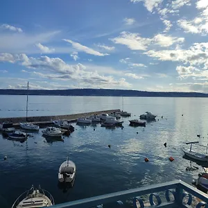 https://lucenina.hotels-in-trogir.com