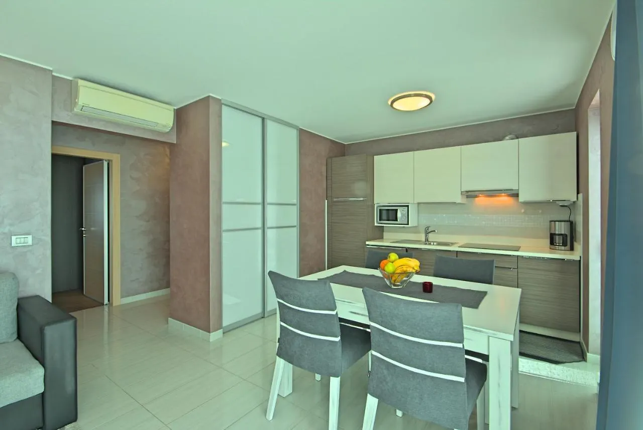 Apartments Riva-Interauto Umag 0*,