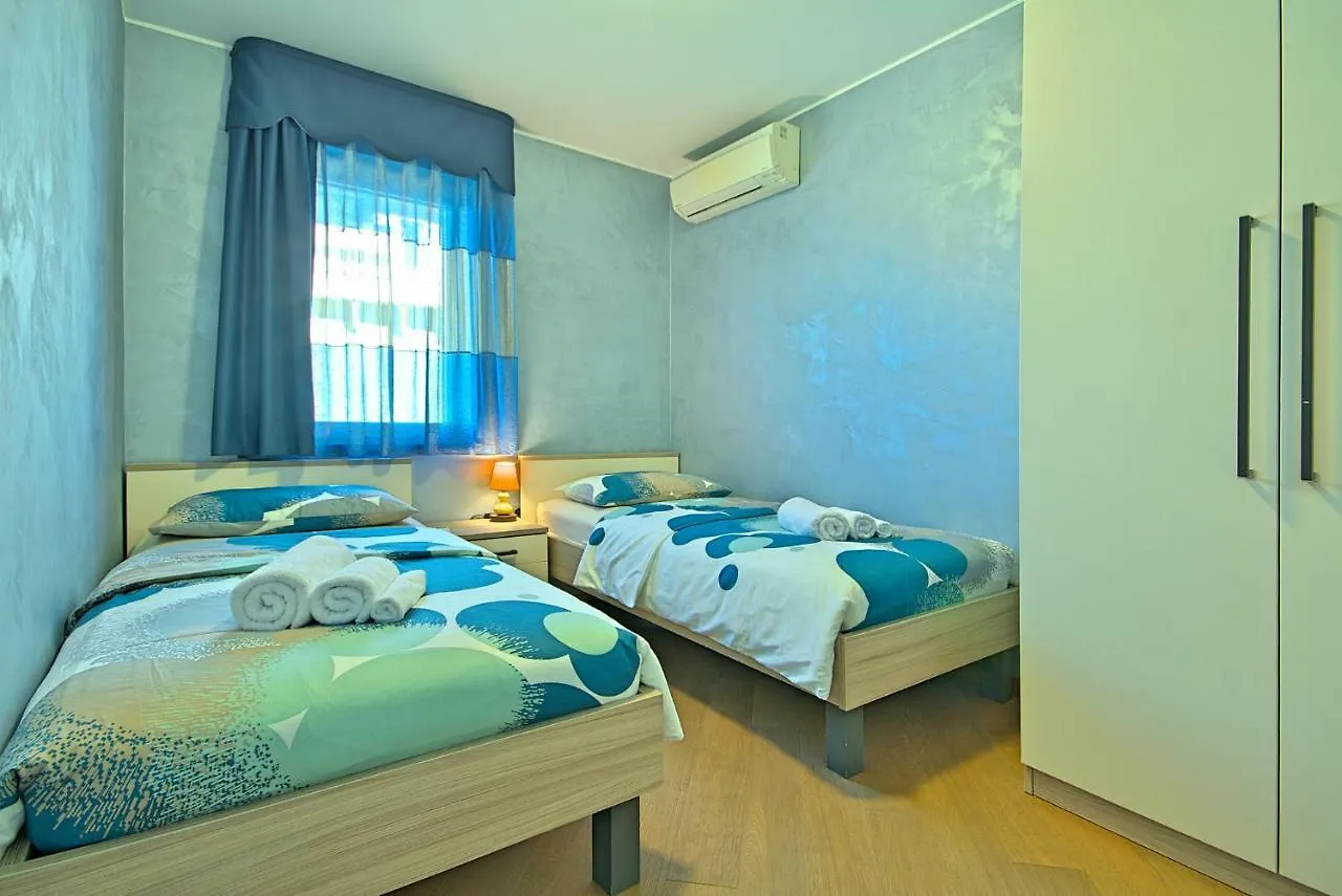 Apartments Riva-Interauto Umag 0*,