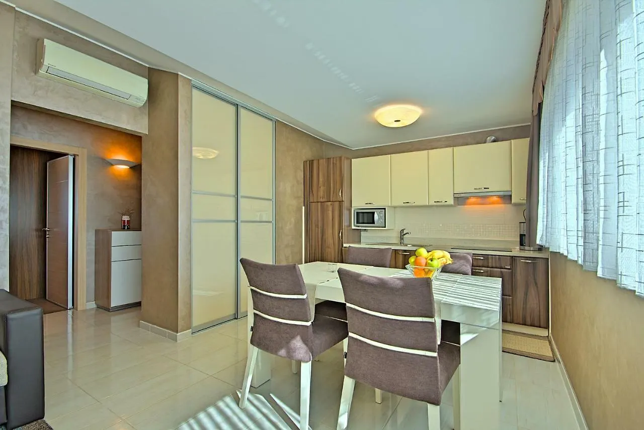 Apartments Riva-Interauto Umag 0*,